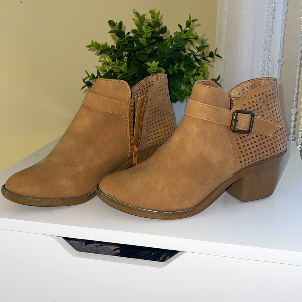 JYNX Brown Adjustable Ankle Boots